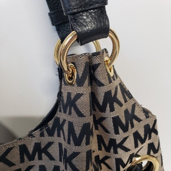 Michael Kors shoulder bag. Excellent used condition. - Picture 3 of 8